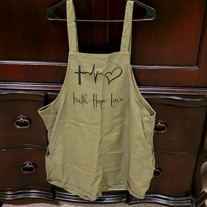 Army green jumper size says 3X but it runs small I would say it's an XL at best.